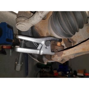 Extractor pentru Articulații Sferice cu Canal de Fixare 20–22 mm