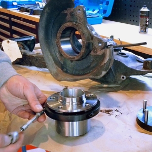 Compact Wheel Bearing Removal & Installation Tool Set for Citroën, Opel, Peugeot & Toyota