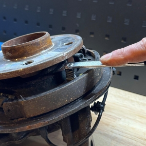 Parking Brake Shoe Retaining Spring Tool for Mercedes-Benz