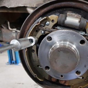 Brake Shoe Retaining Spring Release Tool