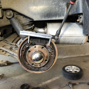 Drum Brake Shoe Spreader and Holding Tool 25–142 mm