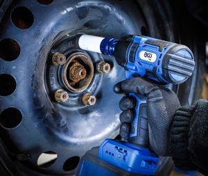 Cheie de impact cu acumulator și motor fără perii 1/2" 400 Nm 18 V fără acumulator
