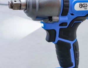 Cheie de impact cu acumulator și motor fără perii 1/2" 400 Nm 18 V fără acumulator