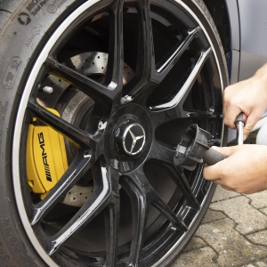 Cheie pentru capacul butucului jantei AMG Mercedes, as A0005810000 / W222589000900