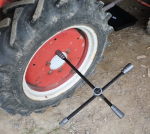 Cheie în cruce pliabilă pentru roți de camion, 24 / 27 / 32 mm și 3/4"