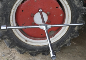 Cheie în cruce pentru roți de camion, 24 / 27 / 32 mm și 3/4"