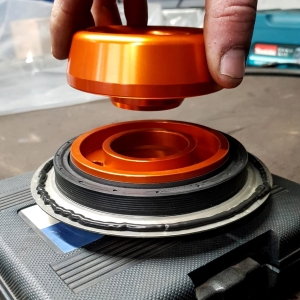 Dispozitiv de montare a simeringului posterior al arborelui cotit pentru Mercedes M133, M270, M271, M272, M273, OM629 și OM642, ca W271589004300, W271589024300