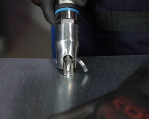 Foarfecă pneumatică pentru tablă – max. 1.2 mm