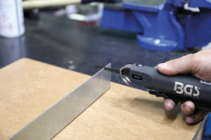 Мини пневматичен трион за ламарина