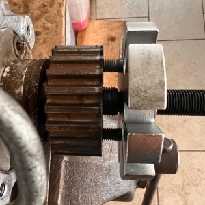 Extractor universal pinion curea de distribuție