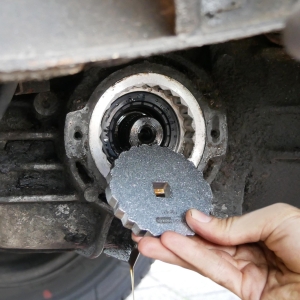 Sculă specială pentru reglarea inelului lagărului diferențialului pentru VW T2, T3 și Beetle – ca VAG 381/15
