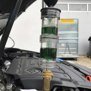 CO₂ Leak Tester for Cylinder Head Gasket Diagnosis incl. Test Fluid