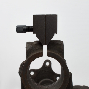 Universal Spreader Tool for Shock Absorber, Strut and Ball Joint Clamps